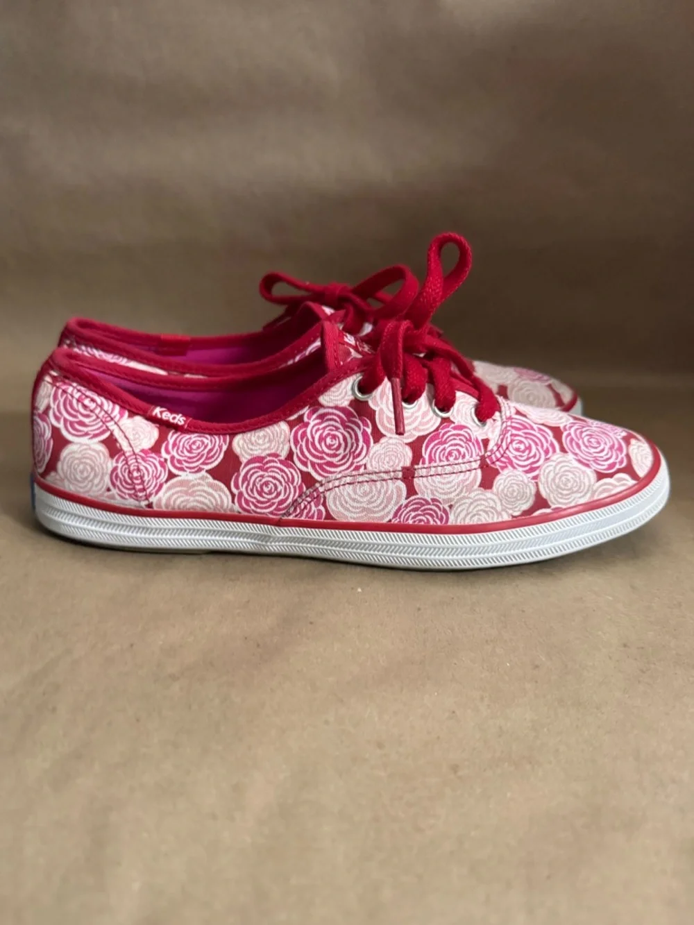 Keds x Taylor Swift 2013 Champion Red Floral Sneakers. Size 8 - Picture 2 of 7